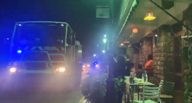 Βίντεο: Γάλλοι πυροσβέστες περνούν από το Σταυροδρόμι Γορτυνίας και οι κάτοικοι τους χειροκροτούν