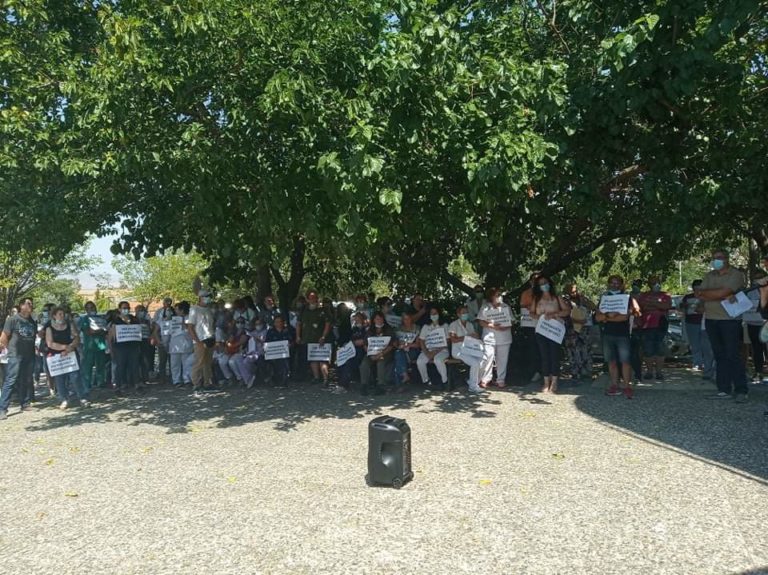Πανθεσσαλική παράσταση διαμαρτυρίας εργαζομένων στα Νοσοκομεία