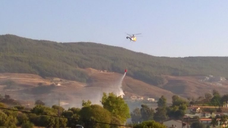 Λακωνία: Πυρκαγιά στα Καλύβια Σοχάς – Συνεχείς ρίψεις από 5 εναέρια μέσα (φωτό-βίντεο)
