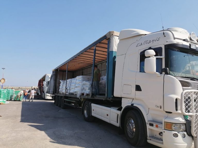 Δώδεκα τα φορτηγά με τις ζωοτροφές από Κτηνοτρόφους της ΑΜ-Θ στις πυρόπληκτες περιοχές