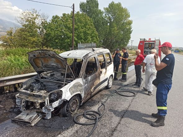 Σέρρες: Αυτοκίνητο κάηκε ολοσχερώς στη διασταύρωση του Νέου Σουλίου