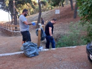 “Λέσβος χωρίς πλαστικά”: Καθάρισαν το άλσος κάτω από το αρχαίο θέατρο Μυτιλήνης (video)