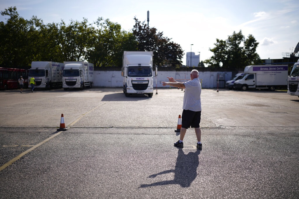Βρετανία: Η κυβέρνηση ανακοίνωσε ότι θα δώσει προσωρινή βίζα εργασίας σε 5.000 οδηγούς φορτηγών