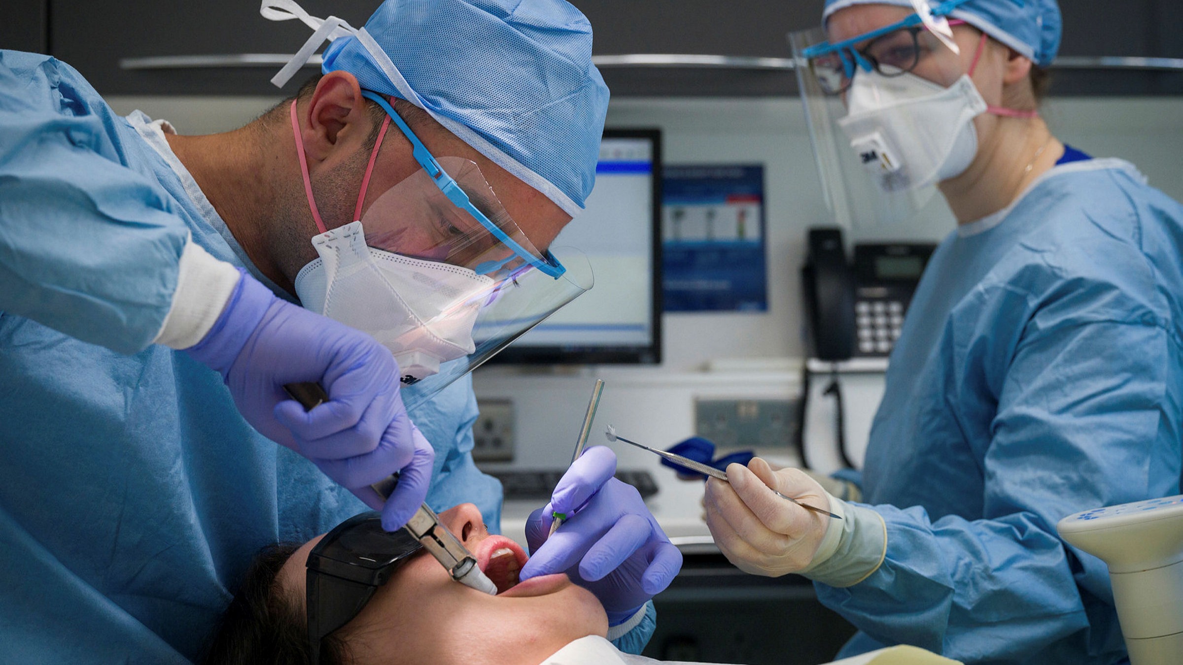 Γαλλία: Οδοντίατροι παραμόρφωσαν ασθενείς με άχρηστες επεμβάσεις