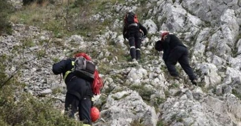 Σε εξέλιξη επιχείρηση απεγκλωβισμού ορειβατών σε φαράγγι του Παρνασσού