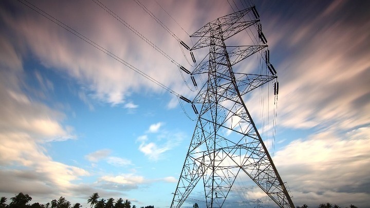 Πρόστιμα σε παρόχους ηλεκτρ. ρεύματος από τη ΡΑΕ – Ζητά και την παρέμβαση της Επιτροπής Ανταγωνισμού