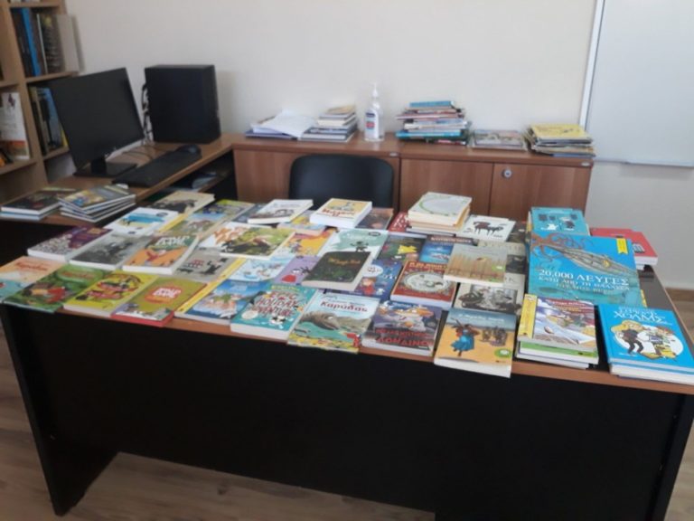 Βιβλία στον Αρχάγγελο από το Μέγαρο Μαξίμου
