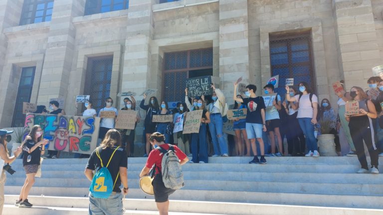 “Γίνε η ελπίδα του πλανήτη” φώναξαν οι μαθητές της Ρόδου