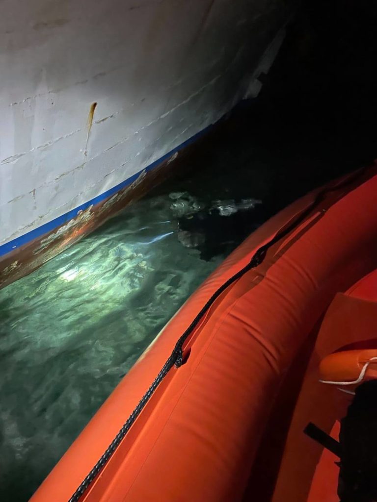 Χανιά: Προσάραξη σκάφους στη λιμνοθάλασσα του Μπάλου – Ανησυχία για τα καύσιμα (ΦΩΤΟ)