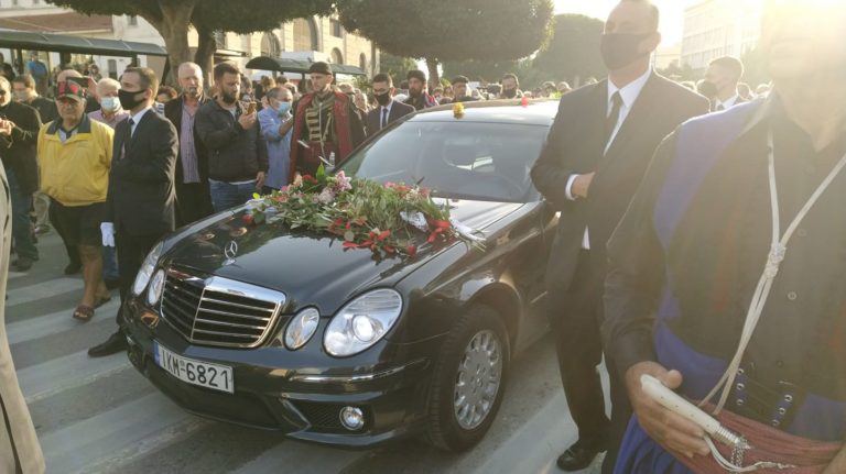 Με μελωδίες υποδέχτηκαν τα Χανιά τον Μίκη Θεοδωράκη
