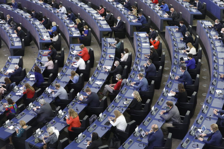 Την άμεση υλοποίηση των δεσμεύσεων εξωτερικής πολιτικής της ΕΕ για την Ουκρανία απαιτεί το Ευρωπαϊκό Κοινοβούλιο