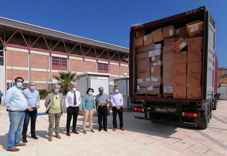 Οι ομογενείς στις ΗΠΑ έστειλαν στην Κρήτη υγειονομικά αναλώσιμα υλικά και ιατροτεχνολογικό εξοπλισμό