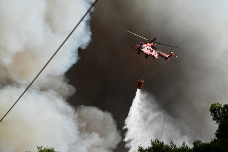 Φωτιά στη Βαρυμπόμπη: Πέθανε εγκαυματίας