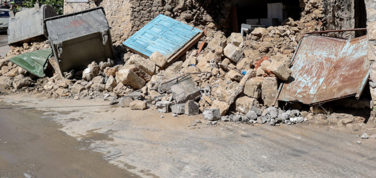 Αρκαλοχώρι: Ο σεισμός σήκωσε σπίτια και κτίρια στον αέρα – Εκτιμήσεις Χουλιάρα και Λέκκα (video)