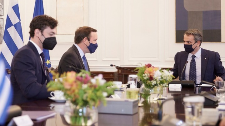 Στην Ελλάδα οι Αμερικανοί γερουσιαστές Μέρφι & Όσοφ – Συναντήθηκαν με τον πρωθυπουργό (video)