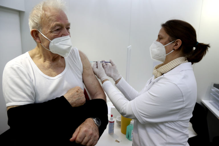 Μάριος Θεμιστοκλέους: 5.950.000 πολίτες έχουν εμβολιαστεί πλήρως (video)