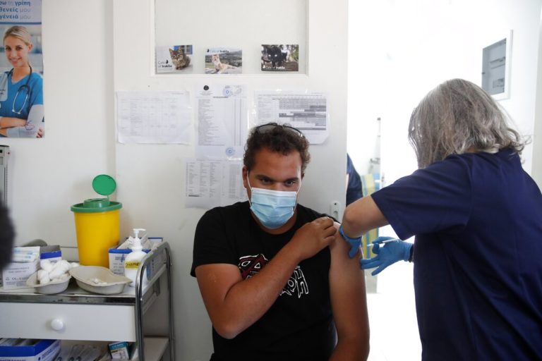 ΕΚΠΑ: 5 μύθοι για τα εμβόλια και τον κορονοϊό