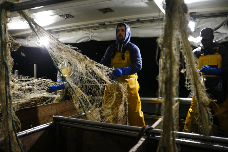 Η Γαλλία απειλεί με αντίμετρα σε βάρος της Βρετανίας εν μέσω της διαμάχης για την αλιεία