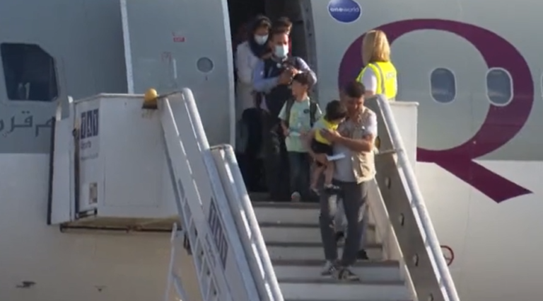 Βόρεια Μακεδονία: Δεύτερη ομάδα με Αφγανούς πρόσφυγες έφθασε στα Σκόπια