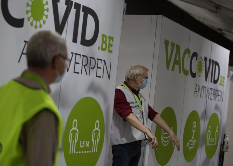 Βέλγιο: Πράσινο φως για τη χορήγηση τρίτης δόσης εμβολίου στους άνω των 65