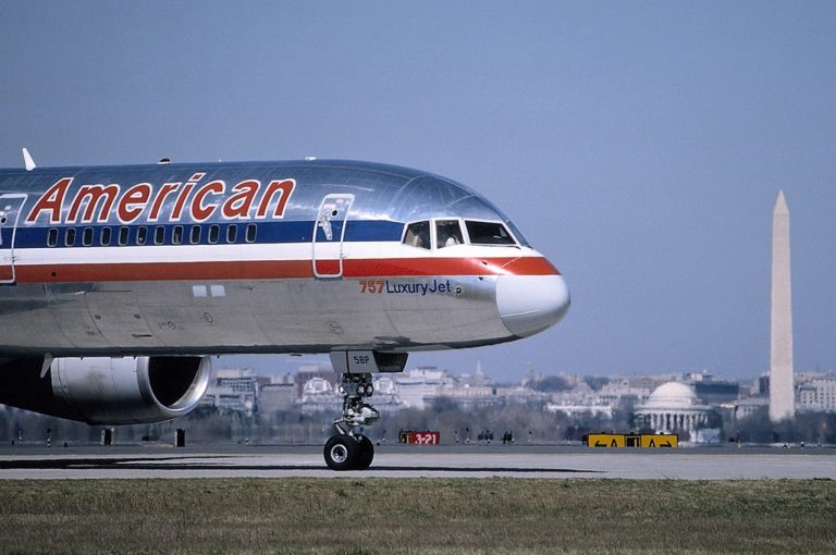 Σύγκρουση αεροσκαφών της American Airlines στην πίστα του αεροδρομίου της Ουάσινγκτον – Δεν αναφέρθηκαν τραυματισμοί