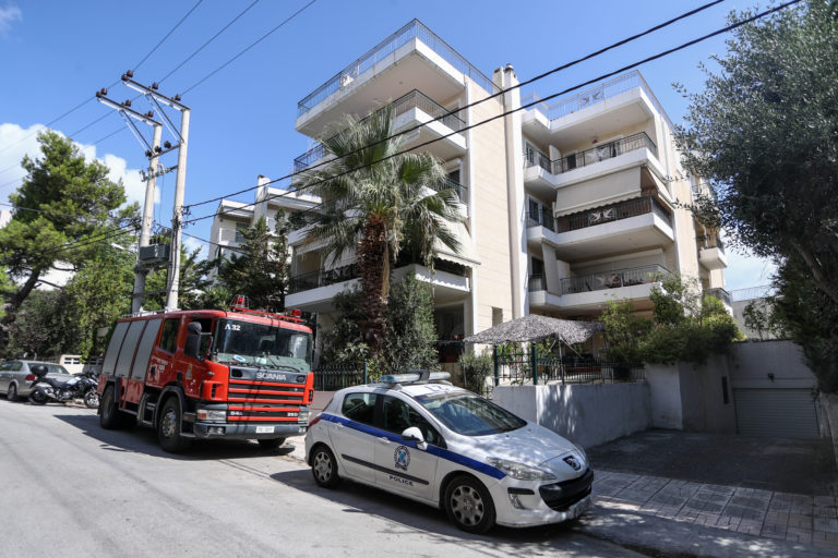 Ραφήνα: Κρεμασμένος από το μπαλκόνι του σπιτιού του και φιμωμένος βρέθηκε 44χρονος ζωγράφος (video)