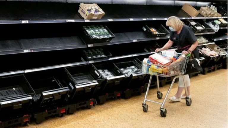 Η Βρετανία «προετοιμάζεται για το χειρότερο»: Ελλείψεις τροφίμων και καυσίμων