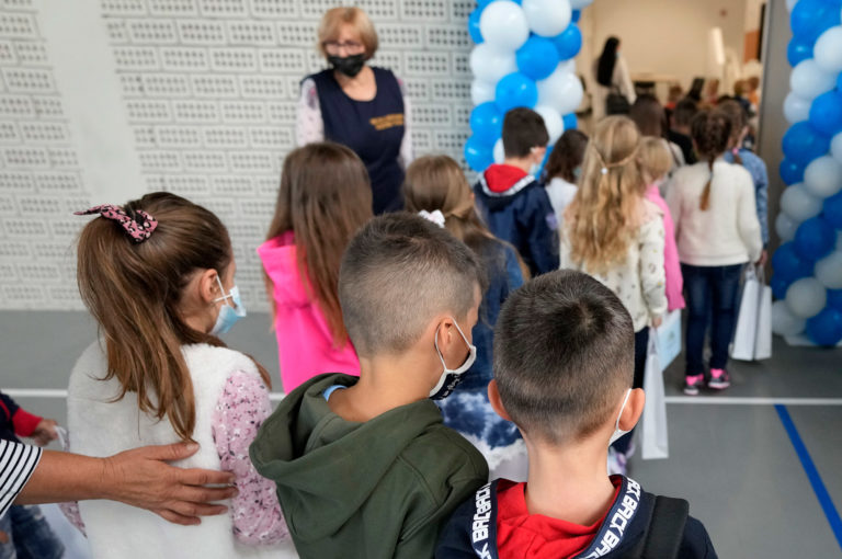 Σερβία: Σε δύσκολη επιδημιολογικά κατάσταση άνοιξαν τα σχολεία — Βραχείας διάρκειας η ανοσία από το κινεζικό εμβόλιο