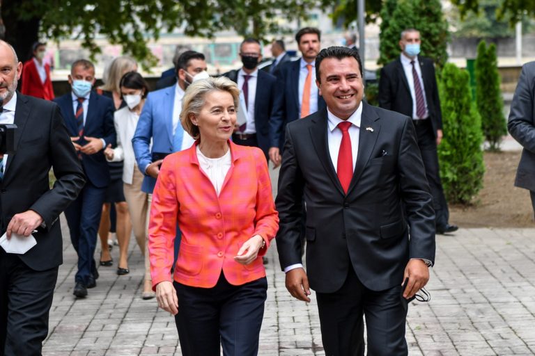 Βόρεια Μακεδονία: Η Φον ντερ Λάιεν στηρίζει τις ενταξιακές διαπραγματεύσεις των Σκοπίων με την Ε.Ε