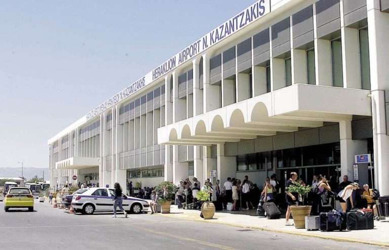 Ηράκλειο: Χειροπέδες και “καμπάνα” 10.000 ευρώ σε ζευγάρι τουριστών για κορονο-ταξίδι