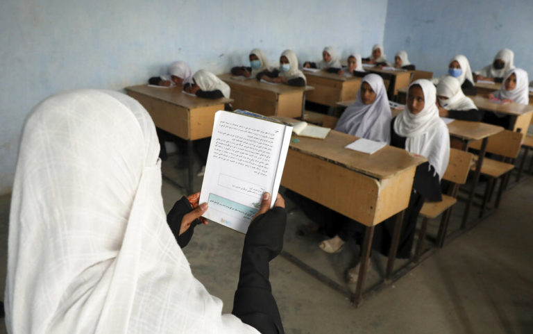 Αφγανιστάν: Εκτός των σχολείων τα κορίτσια – Η UNESCO ζητά επιστροφή τους στις τάξεις