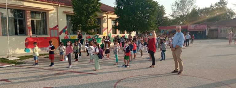 Καρδίτσα: Επίσημοι αγιασμοί στο 6ο Δημοτικό Σχολείο και στο 1ο Πειραματικό Γενικό Λύκειο