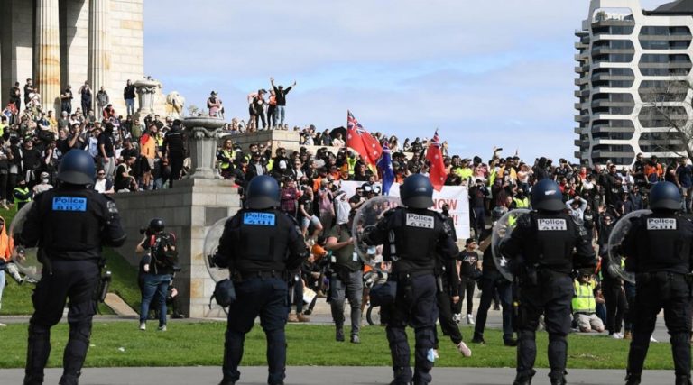 Αυστραλία: Πλαστικές σφαίρες και 200 συλλήψεις σε διαδηλώσεις κατά των υποχρεωτικών εμβολιασμών (video)