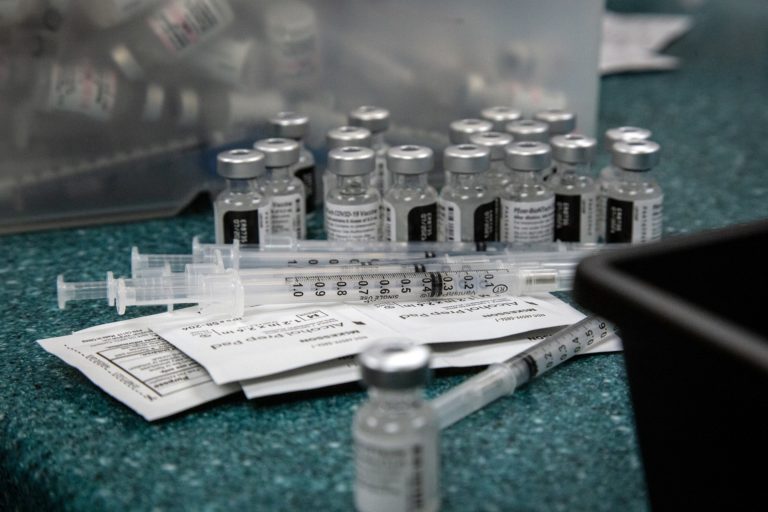 Οι ΗΠΑ δωρίζουν άλλες 500 εκατ. δόσεις εμβολίου των Pfizer/BioNTech σε άλλες χώρες