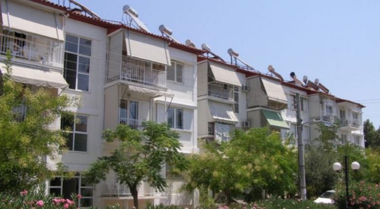 Παραδόθηκαν στους δικαιούχους όλες οι εργατικές κατοικίες της Ελευσίνας (video)