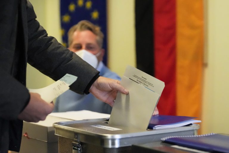 Γερμανία: Κορυφώνεται η αγωνία για το αποτέλεσμα της κάλπης – Στις 7 το πρώτο exit poll