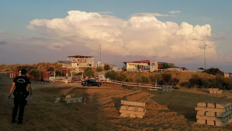 Καβάλα: Τρεις τραυματίες από πυροβολισμούς σε beach bar στους Αμμολόφους