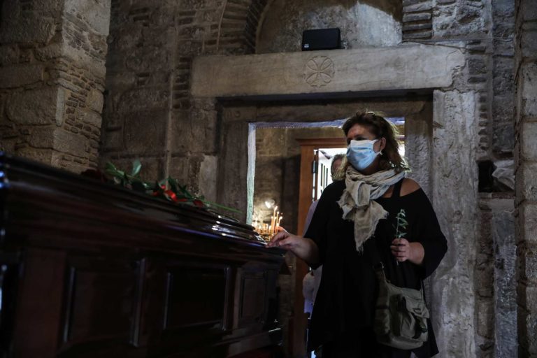 Πώς θα γίνει η τελετή αποχαιρετισμού του Μίκη Θεοδωράκη στα Χανιά (video)