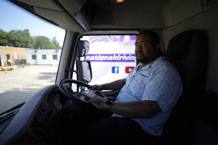 Χιλιάδες βίζες για οδηγούς φορτηγών στη Βρετανία