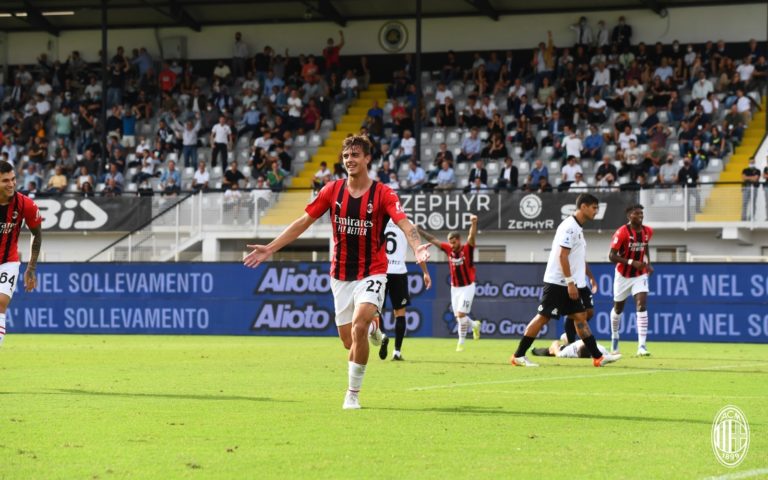 Σπέτσια-Μίλαν 1-2: «Επιασε» κορυφή με ιστορικό γκολ από τον Μαλντίνι (video)