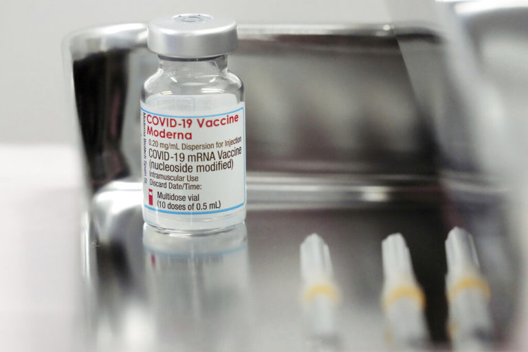 Φάουτσι: Πλήρως εμβολιασμένοι θα θεωρούνται όσοι κάνουν και τρίτη δόση – Αίτημα για μειωμένη δόση από την Moderna