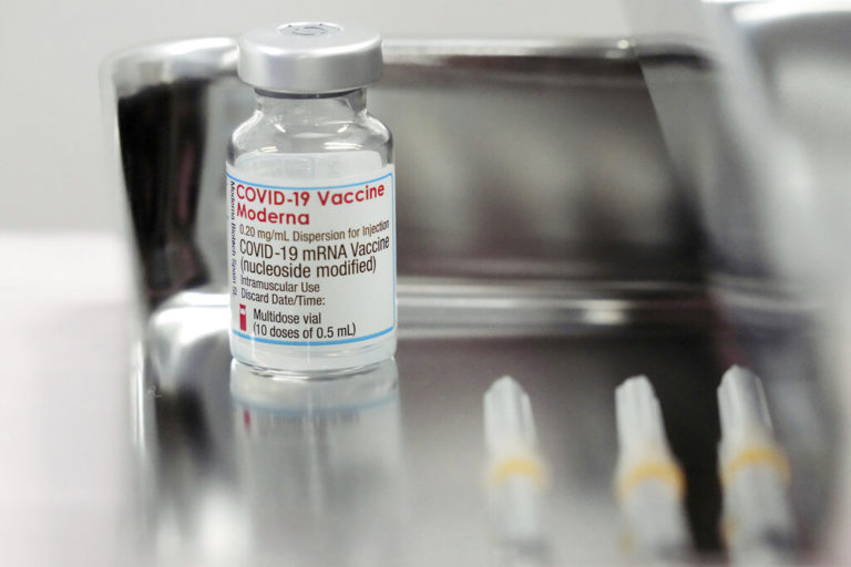 Αίτημα της Moderna στην FDA για έγκριση β’ αναμνηστικής δόσης για όλους τους ενήλικες