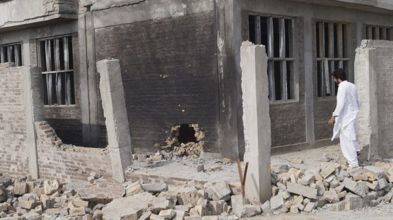 Βομβιστική επίθεση σε σχολείο θηλέων στο Πακιστάν