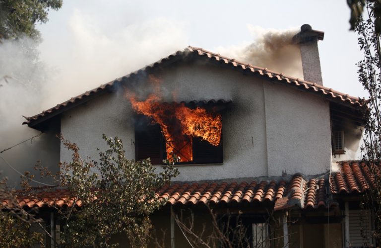 Πυρκαγιές Αυγούστου: Ανασφάλιστα τα 87% κατοικιών και επιχειρήσεων – Στα 38,5 εκατ. ευρώ η αρχική πρόβλεψη των αποζημιώσεων