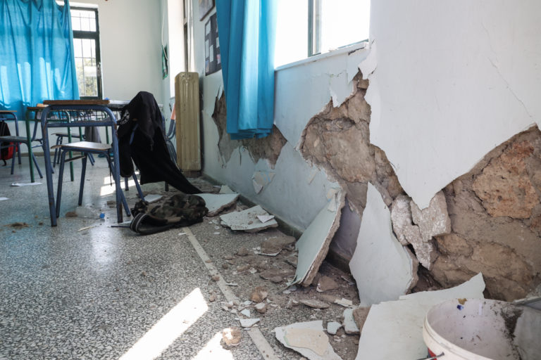 Ηράκλειο: Ο χρόνος περνά, τα προβλήματα παραμένουν στο σεισμόπληκτο Αρκαλοχώρι δύο χρόνια μετά τον φονικό σεισμό