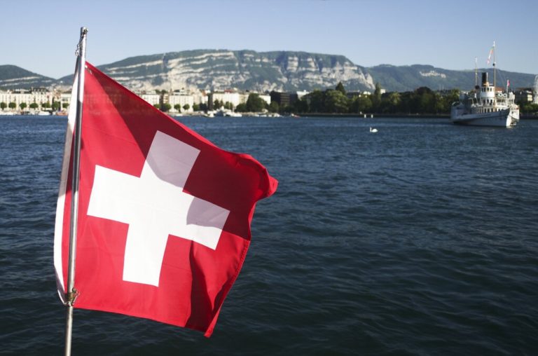 Οι Ελβετοί αποφασίζουν σήμερα για τον γάμο των ομοφυλόφιλων και την υιοθεσία από ομόφυλα ζευγάρια
