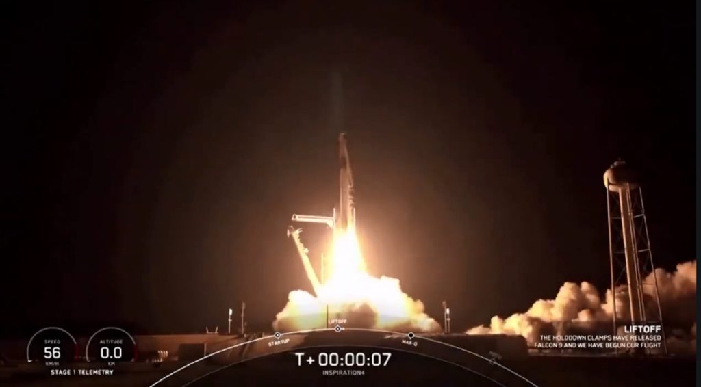 Απογειώθηκε ο πύραυλος Falcon 9 της SpaceX στην πρώτη διαστημική αποστολή με ερασιτέχνες αστροναύτες στο διάστημα