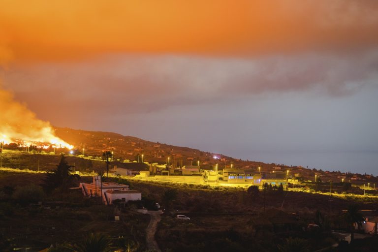 Ισπανία: Στον ωκεανό έφθασε η λάβα του ηφαιστείου στο νησί Λα Πάλμα