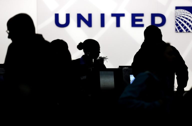 ΗΠΑ: Η United Airlines θα απολύσει 593 εργαζομένους της που δεν εμβολιάστηκαν