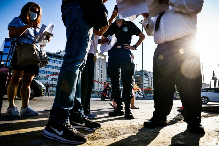 Ιατρικός Σύλλογος Δράμας στο Πρώτο: “Κυκλοφορούν με ένα περίστροφο και πυροβολούν ανεξέλεγκτα” οι ανεμβολίαστοι με ψευδή τεστ και πλαστά πιστοποιητικά (audio)